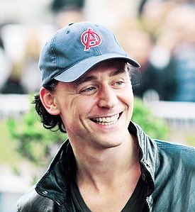 binestom's tweet photo. @Hiddlestardis And woooosh...all the worries away. 😁
#SunshineHiddles
#ManCrushMonday #ManCrushEveryday 😍 https://t.co/htAgGdvn5c
