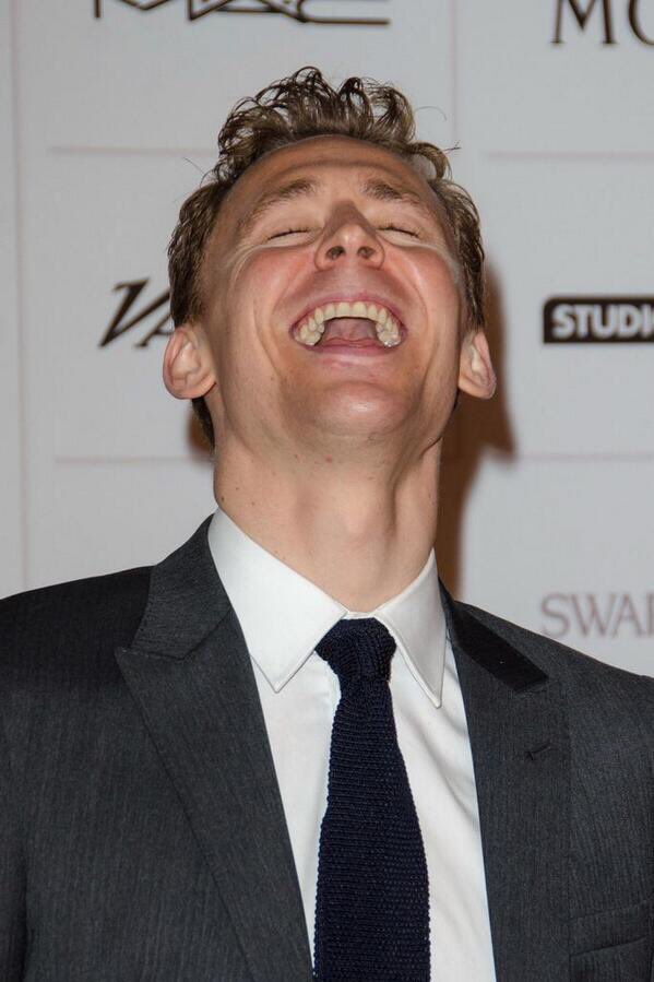 binestom's tweet photo. @Hiddlestardis And woooosh...all the worries away. 😁
#SunshineHiddles
#ManCrushMonday #ManCrushEveryday 😍 https://t.co/htAgGdvn5c