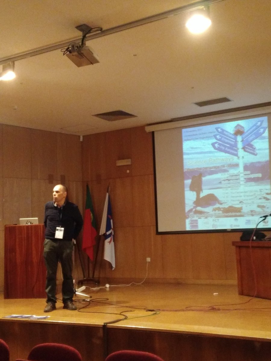 APECS_Portugal's tweet photo. Rui Fernandes is the head researcher of SEGAL and it's here to talk about a career in Academia/Institutes #8WSAPT https://t.co/VlADvBzY9S