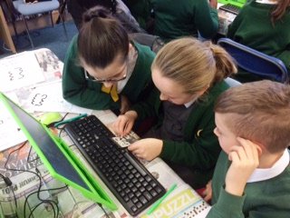 RochdaleCouncil's tweet photo. Children from St Josephโs RC Primary at #HeywoodLibrary learning about Ada Lovelace & designing their own inventions today @AdaTheShow https://t.co/cBWaeXq4Er