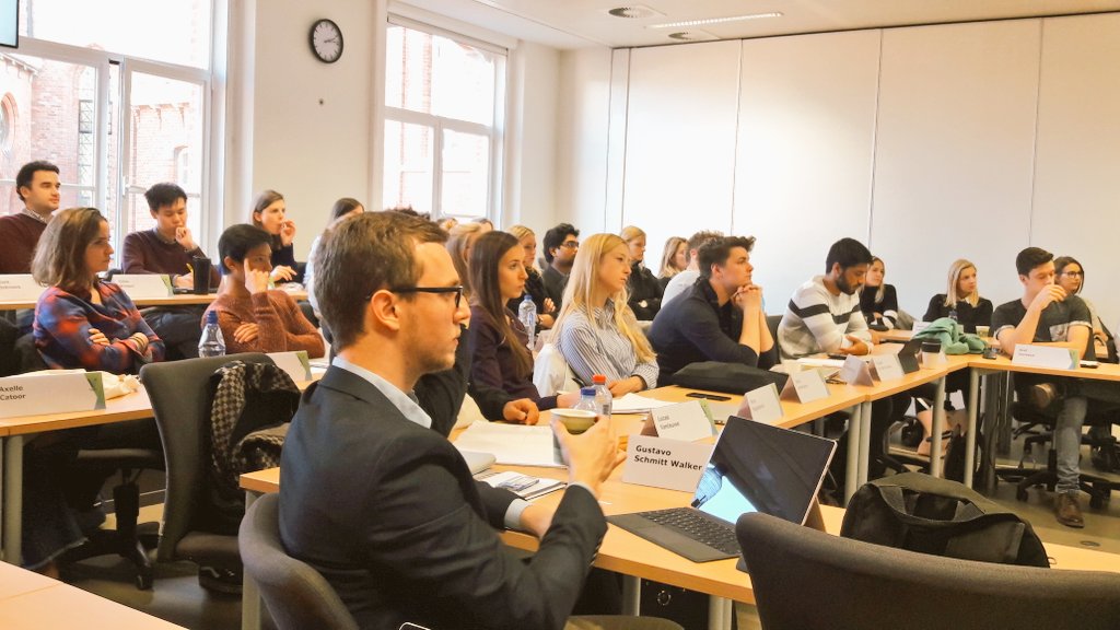 FrankGoedertier's tweet photo. @Vlerick Masters in Marketing today: @hello_storyme educating the group on video #marketing strategy, metrics, management etc. #great #talk https://t.co/aAJJP7ilAM