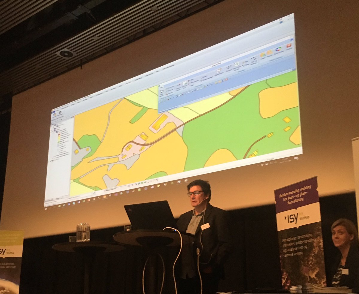 kjesanda's tweet photo. Lars Eggan viser vår elegante løsning for oppdatering av Sentral FKB #ISYdagene https://t.co/uTTw9w73ps