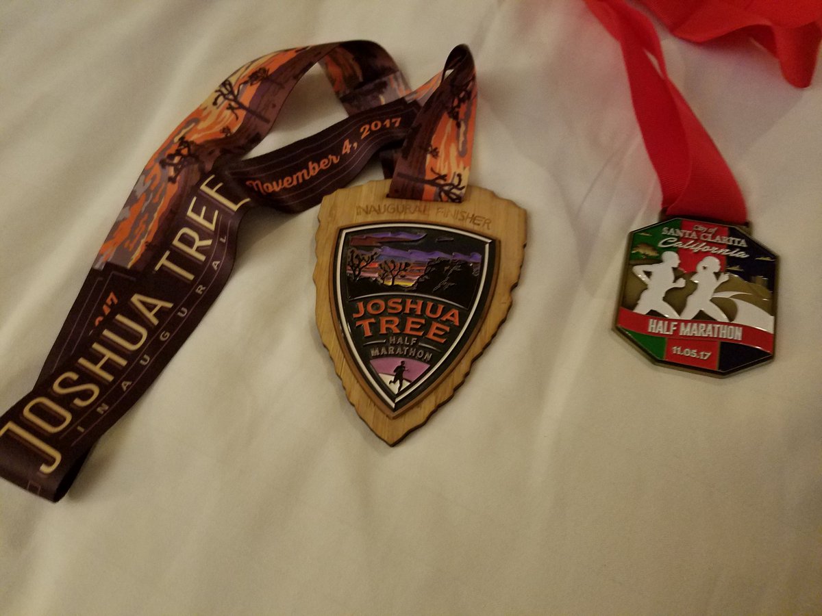 touchted's tweet photo. #MedalMonday #JoshuaTreeHalf #JTHalf @vacationraces #SantaClaritaHalf https://t.co/s5w5x5kkOA