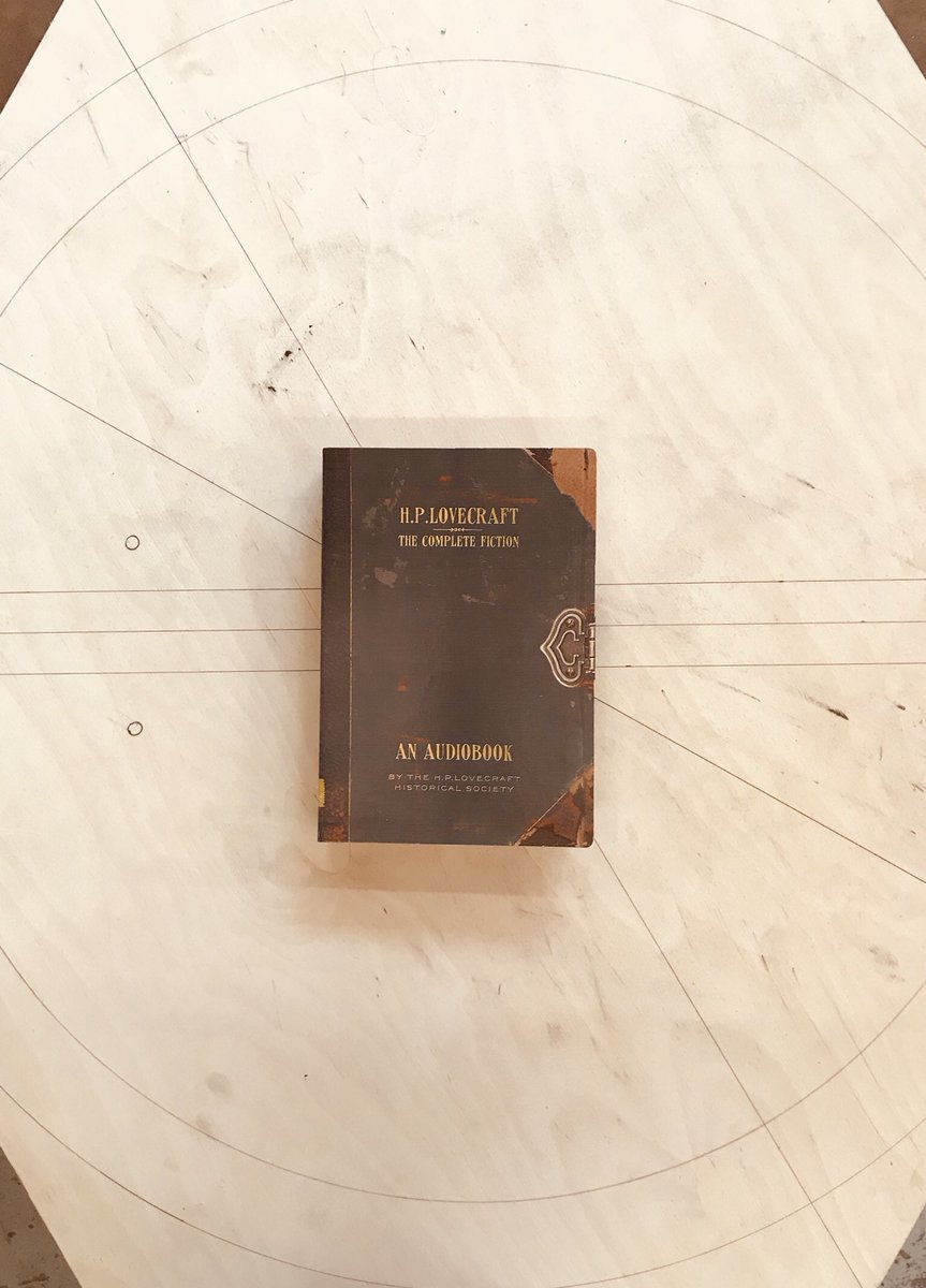 Nick_Offerman's tweet photo. All I want for SOLSTICE?
This classy audio version of H.P. Lovecraft’s *complete works* from @HPLHS
#PackagingOnPoint #LudoForePutavimus https://t.co/lXiA8QLYIE