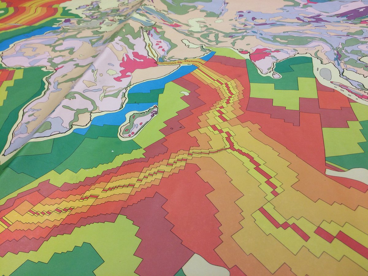 missabeatricec's tweet photo. Itβs all a bit psychedelic in the oceans...! #techno #geology #maps #oceanridges #allthecolours https://t.co/VdoqPmhReO