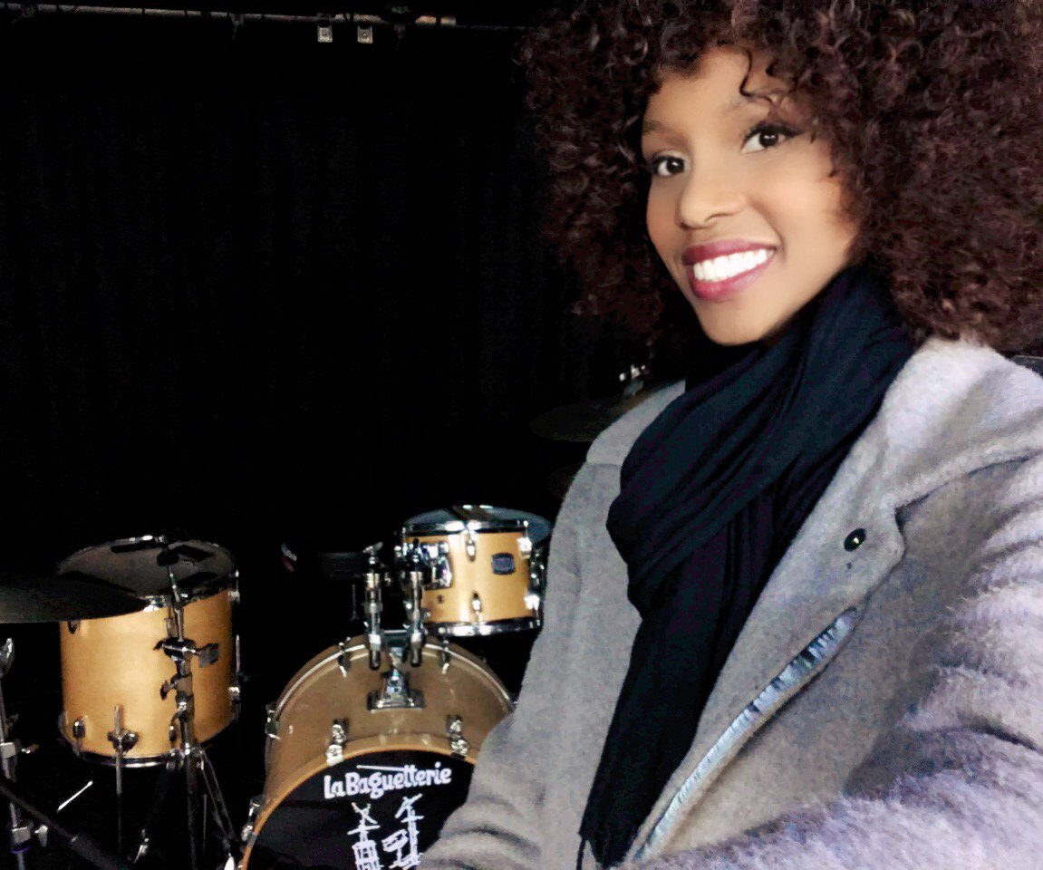 edithlamora's tweet photo. Jazz is coming... 🎶On a tourné notre vidéo de présentation en live du Trio de Jazz avec Régis et Raph ! ^_^ Hâte de vous la présenter !😘 E.L https://t.co/UKoImTxy6D