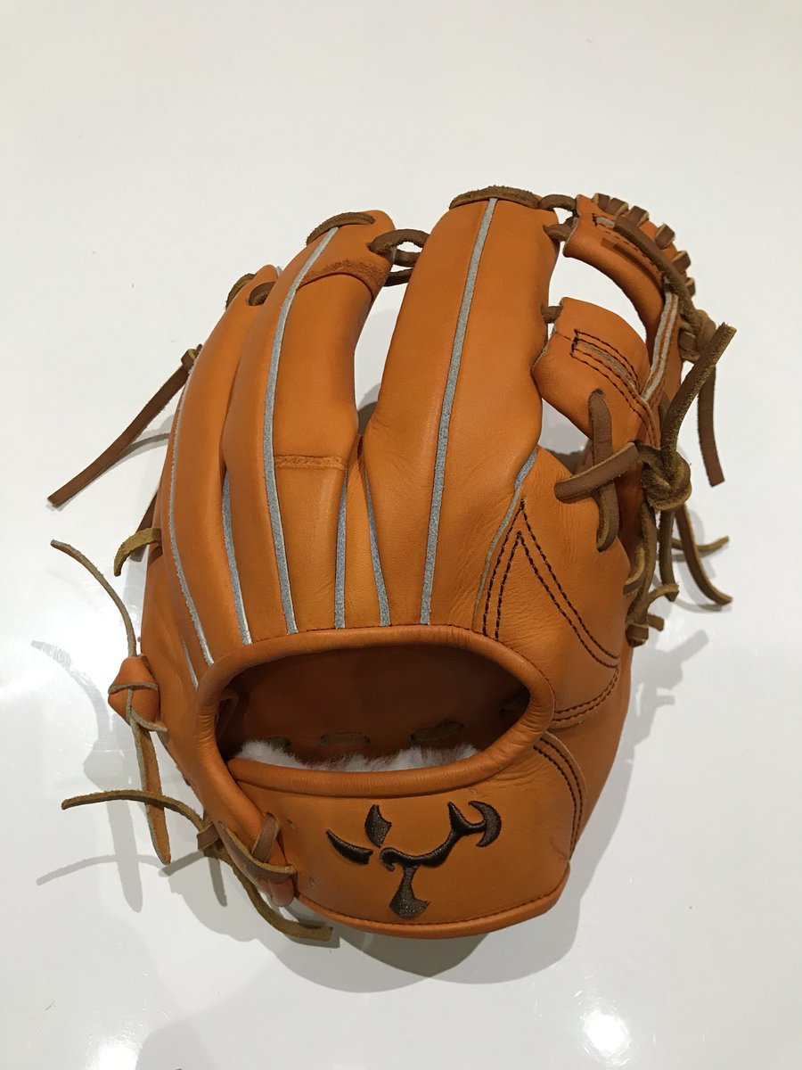 レジェーラ　 オーダーグラブ ジュテル和牛革 ジュテル・レザー社の新球対応軟式グラブを湯もみ型付致しました