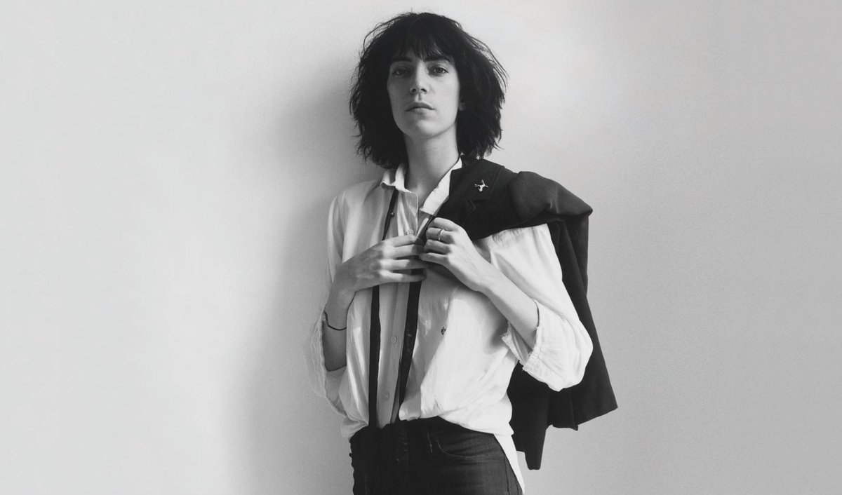 combineed's tweet photo. #PattiSmith, portrait by her great friend #RobertMapplethorpe for ‘Horses’ #blackandwhite #artphotography #visualarts #womenpower #JustKids https://t.co/hHrvRaqX5W