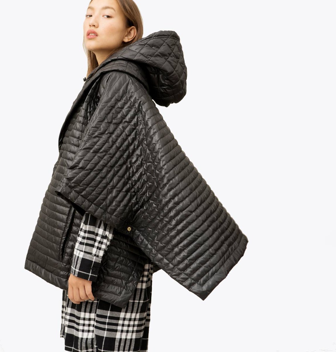 5preview's tweet photo. 5Preview’s HEZE Padded Poncho is perfect for a stormy day ⛈ comes in onesize ⛈ https://t.co/GZVWfjfcnR #5preview #5pwinbloom https://t.co/bS0lAB1pGo