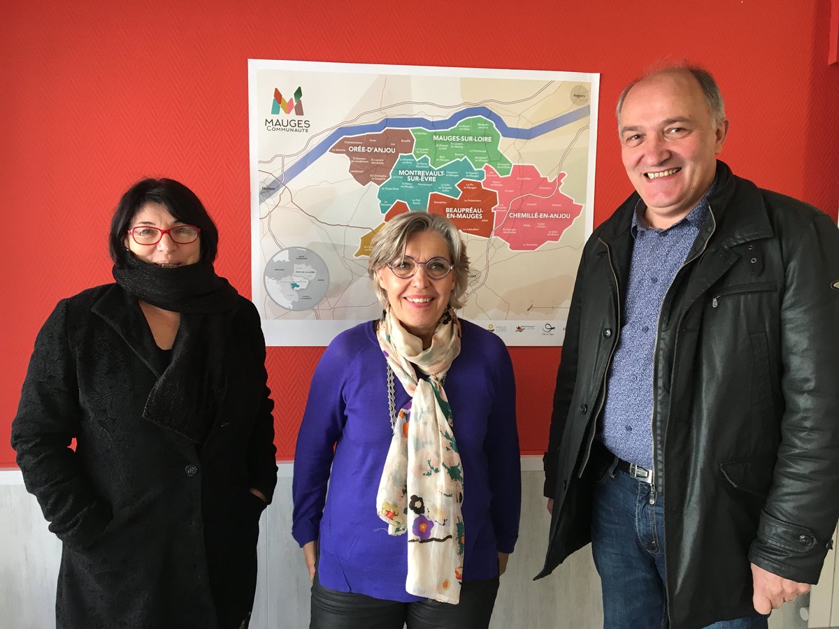 NicoleDubre17's tweet photo. Avec @ScenesdePays : culture et convivialité en milieu #rural label Scènes Conventionnées #equipelocale #dynamisme #attractivité #mauges https://t.co/djqduNHvrJ