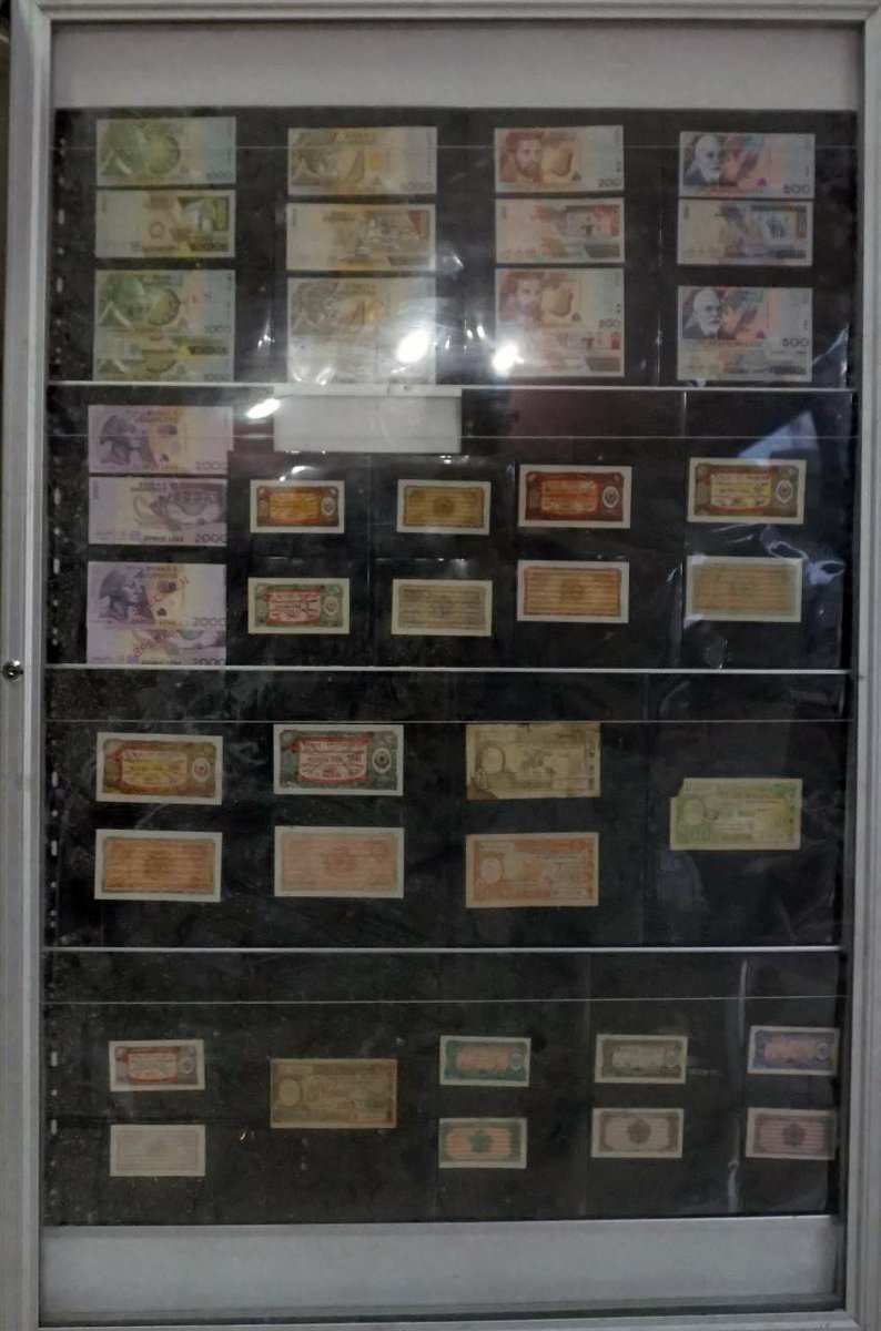 DashCelibashi's tweet photo. U çel në teatrin "Skampa" ekspozita "Fragmente të historisë së Shtetit Shqiptar përmes kartëmonedhave shqiptare". https://t.co/1Sw2FnVsim https://t.co/PewbCIfJYI
