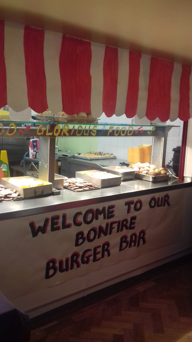 juliewuliex's tweet photo. Bonfire burger bar at Queens Drive #FriedOnions #HappyFaces #FullTummys https://t.co/DYYjG73EO7