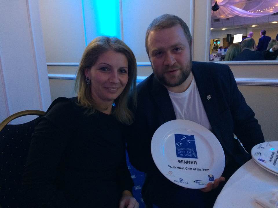 Want to work for <a href="/SWChefComp/">SWChefComp</a> <a href="/robthekingcox/">Robert Cox</a> we're looking for a CdP to join his team at @tudorfarmhouse  msg for more info. pls RT !