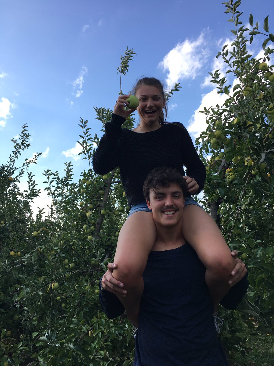 racheeisenhart's tweet photo. happy one year to my best friend. thank you for all the happiness you bring into my life. love you long time ❤️ https://t.co/VK5740Qh4e