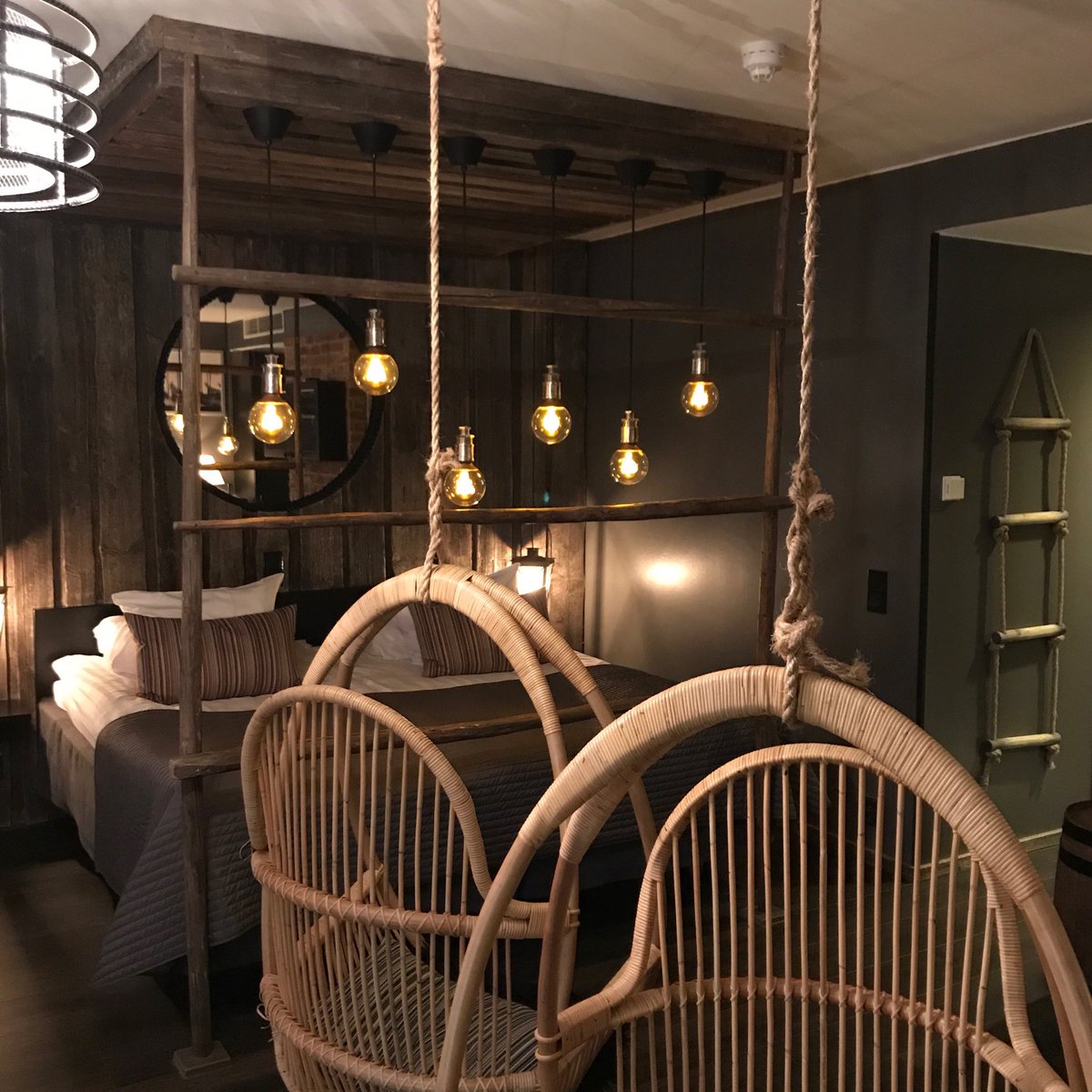 NettaToljander's tweet photo. Kyllä täällä taas viihtyy! 😊#asiakastahemmotellaan #teemahuone @sokoshotels Kaarle Kokkola @OsuuskauppaKPO https://t.co/66oTVSsTPN