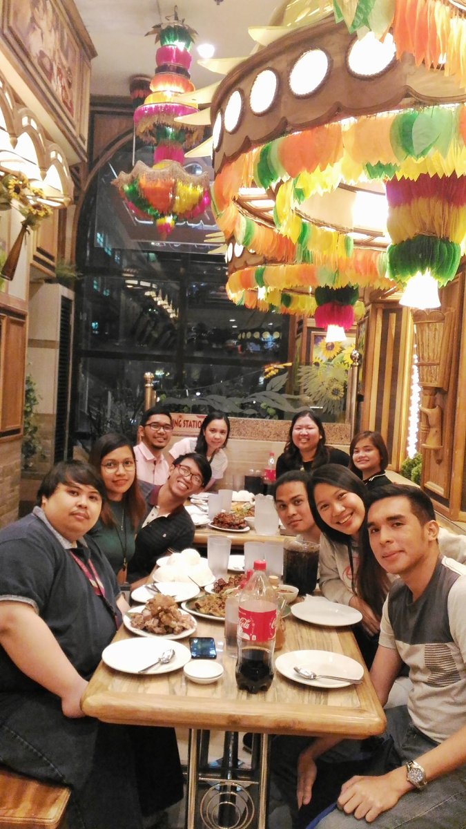 realvicabraham's tweet photo. Dinner Reunion with BanColombia folks! #QualityTime thanks guize! #chibogtime @wawardmoreno @cafelattey 🍜🍝🍦☕🍽🐓🐲 https://t.co/MEyIT9GLR6