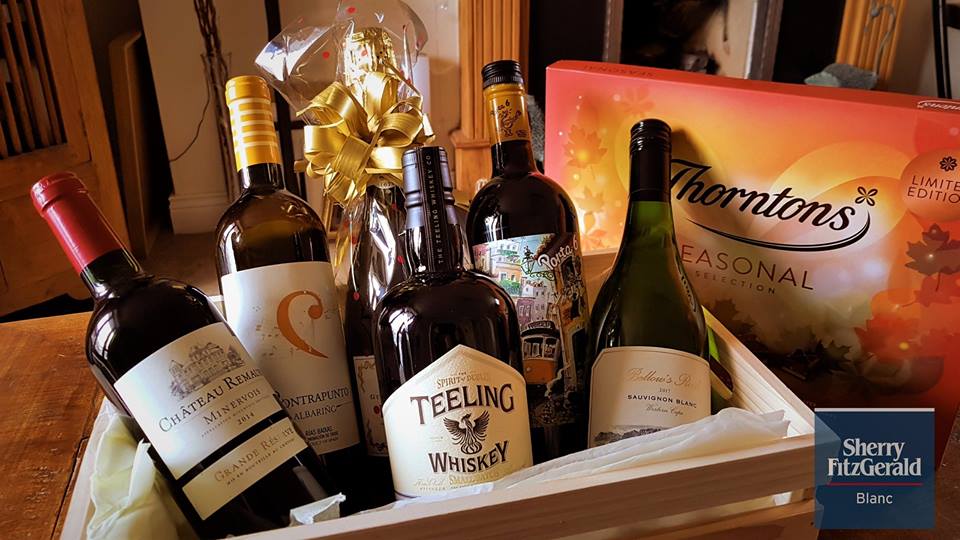 sherryfitzblanc's tweet photo. #WIN ANOTHER wine presecco, choc &amp; whiskey hamper from #sfblanc! Winner picked 18/11/17🍾🍾🍾 #RT &amp; #Follow to enter. #giveaway #Competition https://t.co/4YqLtQJBlE