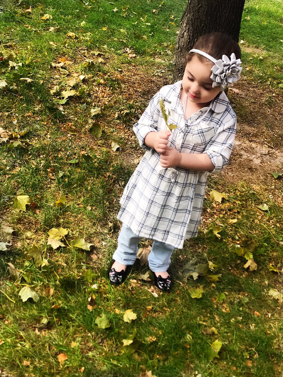 KatherineRR29's tweet photo. @GapKids has the best outfits &amp; #Fall the best background! #Katherine #Threenager #OOTD https://t.co/186ylMu1rQ
