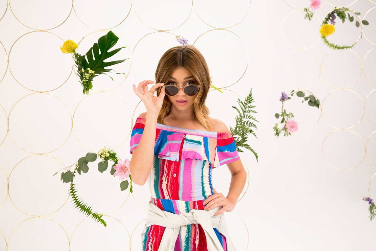 theGAVoice's tweet photo. Sarah Hyland's "Modern Family" character bi, more Spacey fallout, 29 trans political candidates in #5lgbtthings
https://t.co/zf6aaL1CSA https://t.co/0X4RVNdpJG