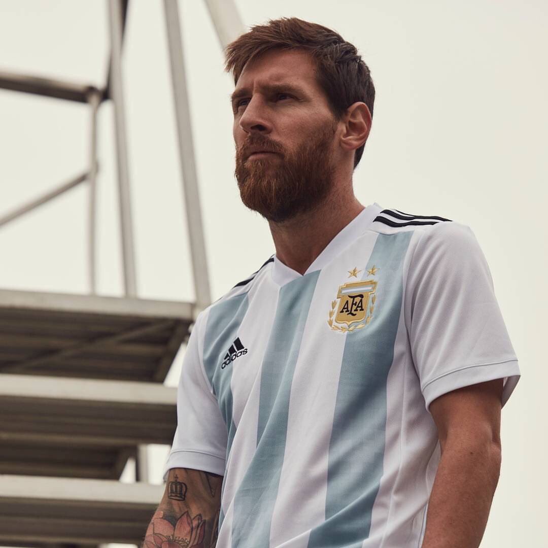 gastiezequiel_'s tweet photo. messi con la nueva camiseta de argentina para el mundial la temporada de manijas ha comenzado https://t.co/fFw6vboGCO