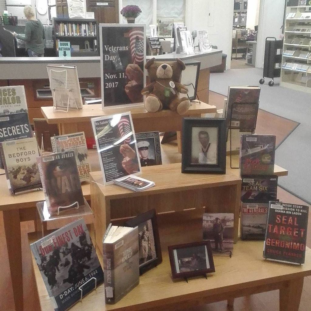 VFWPost1994's tweet photo. One side of the #veteransweek2017 display @washcolibrary #keepersofthebooks #keepersoftheknowledge https://t.co/9kVSDdQqF7 https://t.co/ZCx9se6VGb