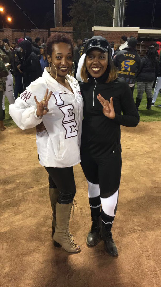 _saychelsea's tweet image. This my first Gammaversary and I'm so happy. One year down and lifetime to go. 🐧❤️ #WeeOop #1952