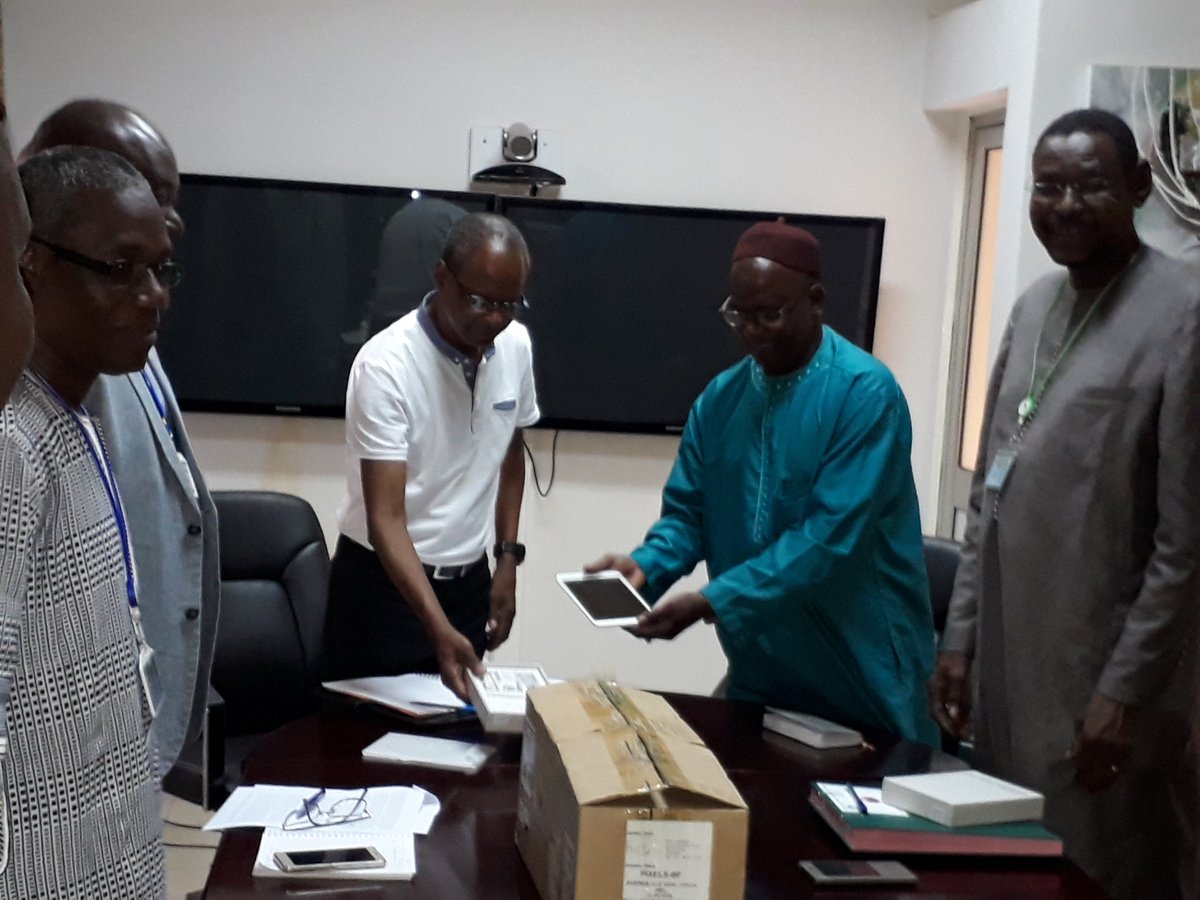 CisseLimam's tweet photo. Remise des tablettes par CILSS au RBM pour le suivi Des terres de parcours au Sahel dans le cadre du projet PASHA  ce jour 06 nov 17 Ouaga https://t.co/rI5G8LIWdA