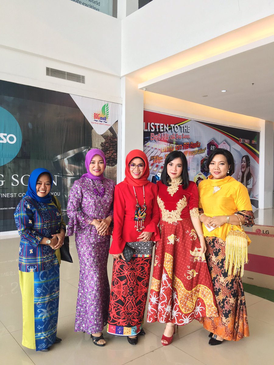 sheschaproduct's tweet photo. Mahakam Batik Kaltim 2017
#FestivalMahakam 
#disparsamarinda 
#sheschaproduction https://t.co/1lHfUINpco