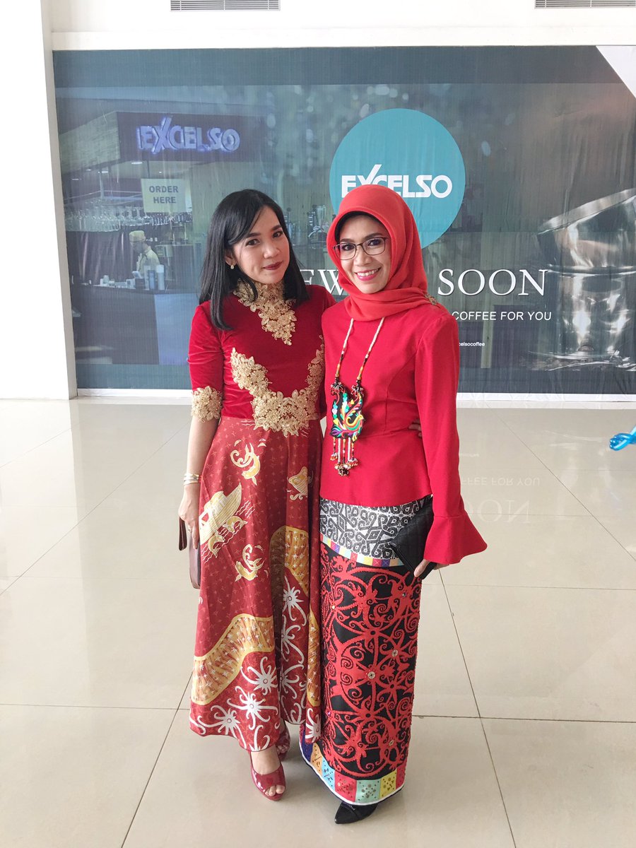 sheschaproduct's tweet photo. Bunda Kesayangan 😍😘 Ibu Puji Syaharie Jaang 

#sheschaproduction https://t.co/GRjOYIUYtf