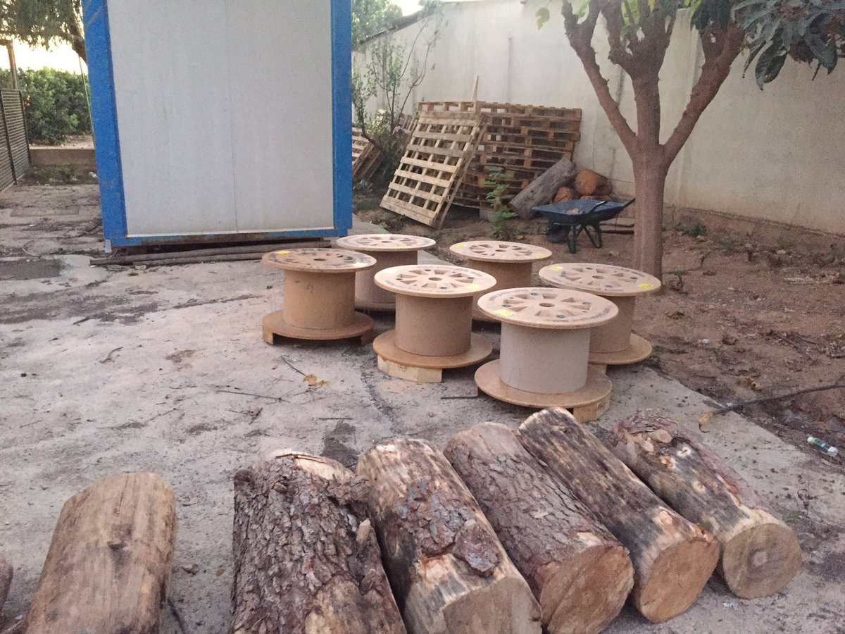 joanpering's tweet photo. Continúa el proyecto #RepensemosNuestroPatio sumando apoyos.Algo pasará en @maristaalgemesi. Gracias #Faense y #ColchonesMivis. #MásQueAulas https://t.co/DdTg8f2gxx