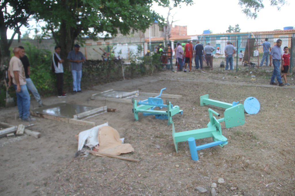A través del Programa #UnDíaPorMiComunidad rehabilitamos el parque infantil de El Trigal Parte Baja.