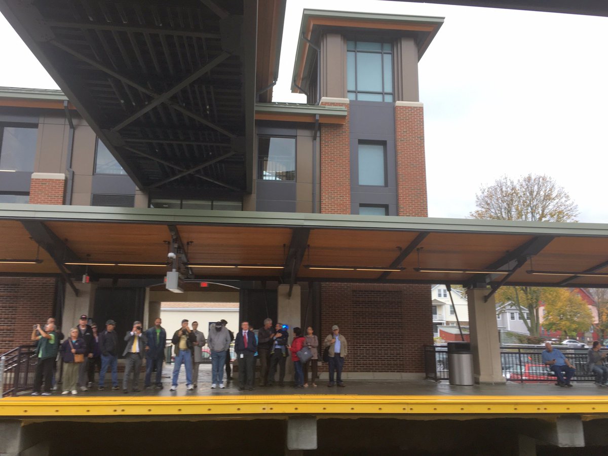 GovMalloyOffice's tweet photo. The new train station in #Wallingford is now officially open! Will soon serve trains on the #HartfordLine: https://t.co/9yC6JCawYO @NHHSRail https://t.co/rarXs6bWKZ