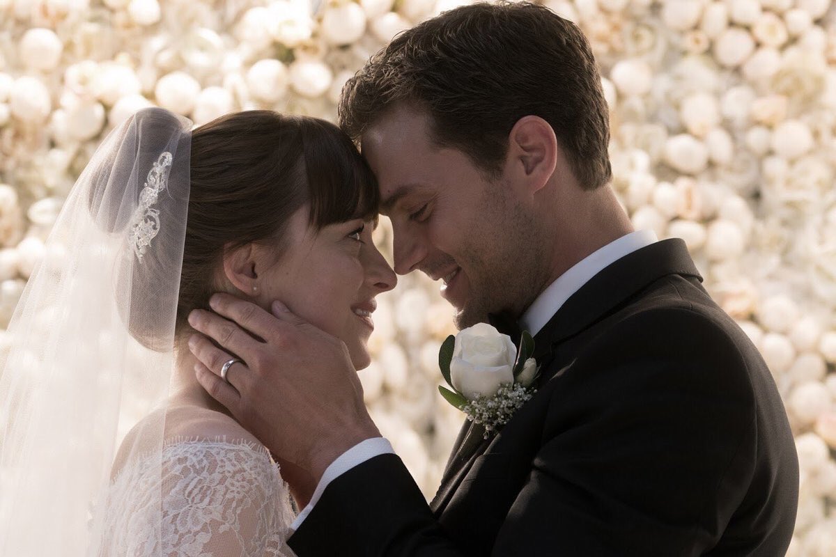FSOG_UK's tweet photo. Hearts and Flowers ❤️💐 #FiftyShadesFreed #Fsf #fiftyshades https://t.co/9pXObbQpDu