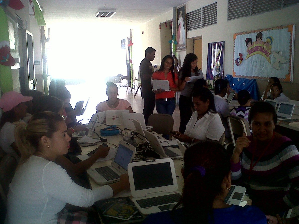 cbitsucresanton's tweet photo. # CBIT San Antonio apoyando la revolución tecnológica, creando red de twiteros educativos, desde el Municipio Mejía, edo Sucre https://t.co/iOWsdzaB0n
