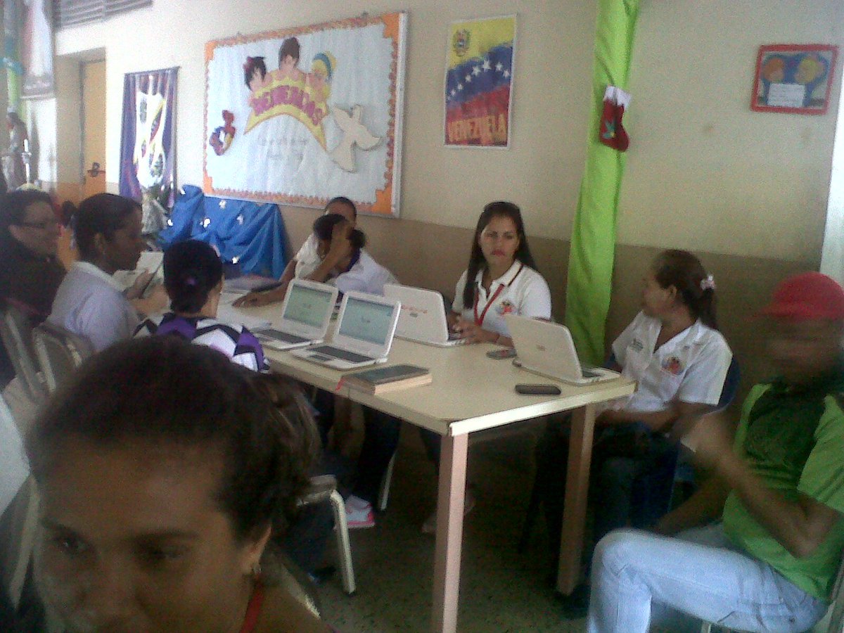 cbitsucresanton's tweet photo. # CBIT San Antonio apoyando la revolución tecnológica, creando red de twiteros educativos, desde el Municipio Mejía, edo Sucre https://t.co/iOWsdzaB0n