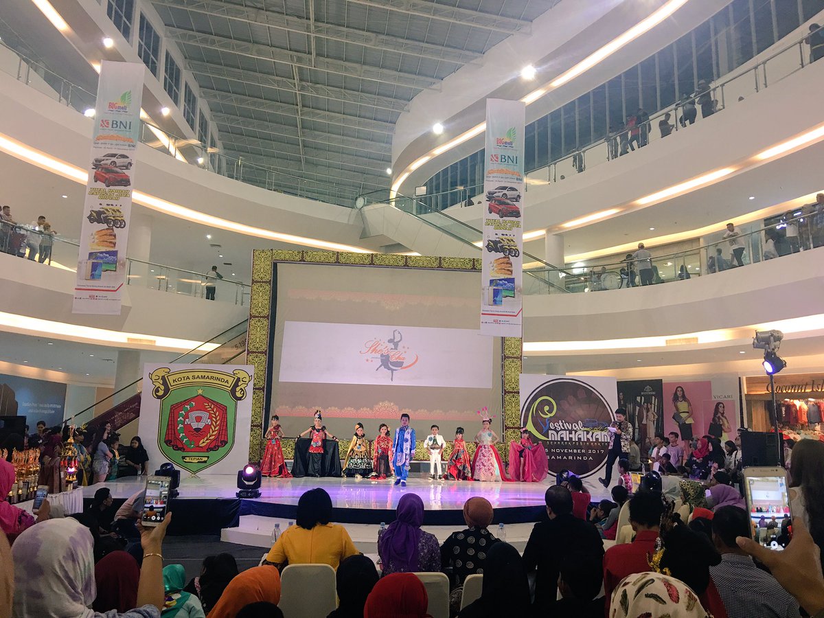 sheschaproduct's tweet photo. Mahakam Batik Kaltim 2017

#festivalmahakam 
#disparsamarinda 
#sheschaproduction https://t.co/m96wVHdob3