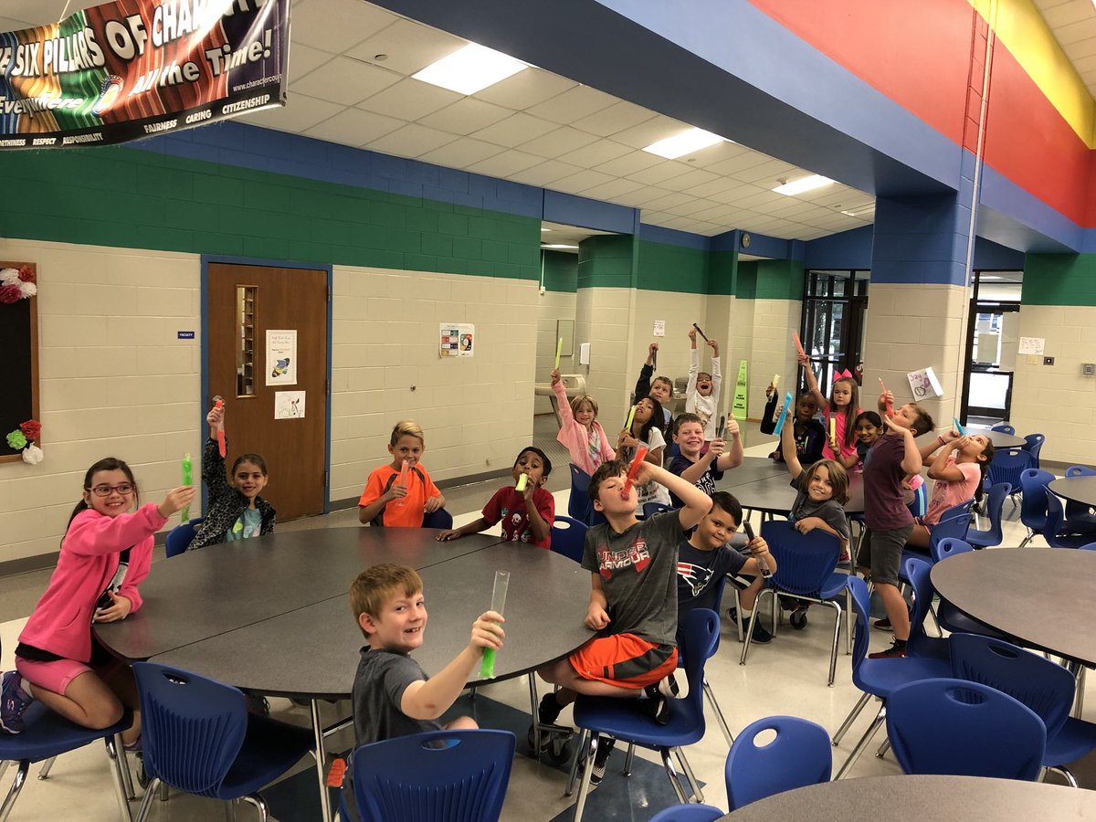 MrsHarvey3rd's tweet photo. We won the 1st 9 weeks popsicle party! Thank you @DonaldElemPTA! @Donald_ES #LISDThrive https://t.co/FR4xYYarjB