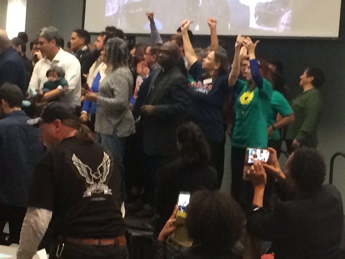 ILGreenParty's tweet photo. Yesterday your IL Greens took the stage w/100s and pledged to run as accountable, people-powered, no-corporate-$ candidates! #protest2power https://t.co/v99kbVRRC8