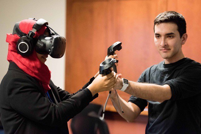 Remixie's tweet photo. Had fun yesterday showing off VR with the @htcvive to students and developers at @SCSUtweet for #DevFestNH! https://t.co/CqVXCdJe5W