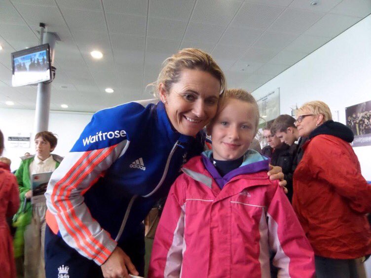 CookRichard75's tweet photo. 2 yrs ago watching + meeting Meg Lanning and @Lottie2323 at Worcester inspired my little girl.This Week she starts @Worcs_Cricket training. https://t.co/vZcRr61oIG