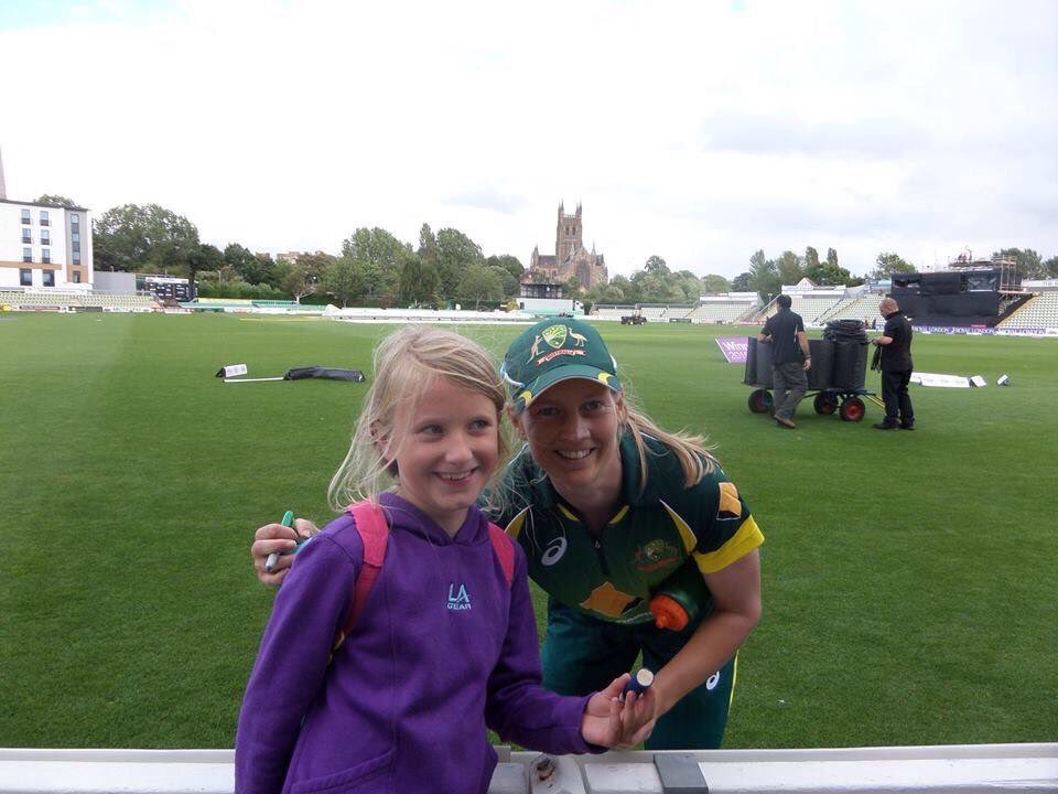 CookRichard75's tweet photo. 2 yrs ago watching + meeting Meg Lanning and @Lottie2323 at Worcester inspired my little girl.This Week she starts @Worcs_Cricket training. https://t.co/vZcRr61oIG