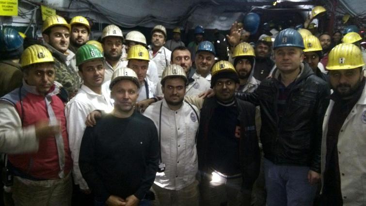 cuneytyyavuz's tweet photo. #Zonguldak ve #Bartın'da #binlerce #işçi kendini #madene kilitledi https://t.co/fjpy3hlH7O https://t.co/e7drsrbHc8