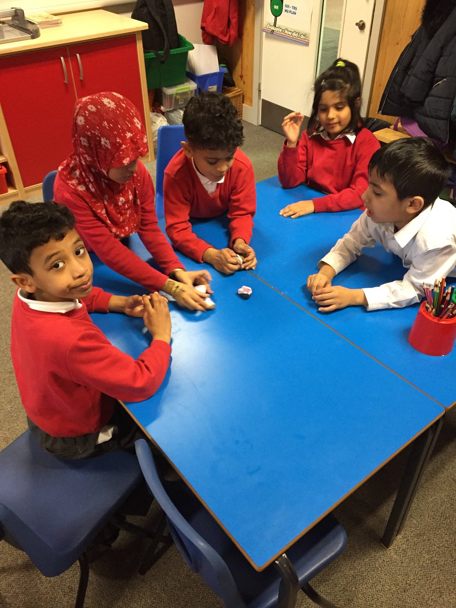 MissLCartledge's tweet photo. Today, we had lots of fun creating and using story stones to retell a story. @CliftonPrim https://t.co/K0ea9Avr5B