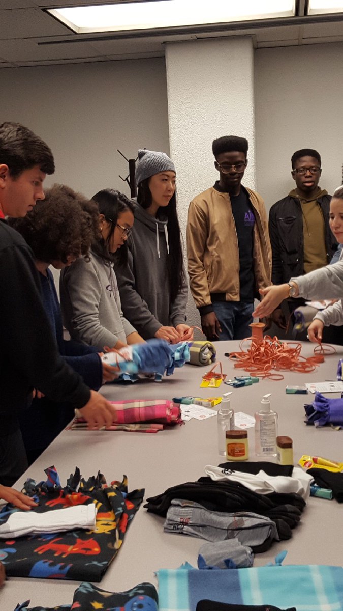 PubHlthSciUMD's tweet photo. Happy Monday morning PHSC Terps!! Here's some #MondayMotivation with our amazing @seiphumd members making #WinterKits for @ThriveDC ! https://t.co/OfDoWQ64oQ