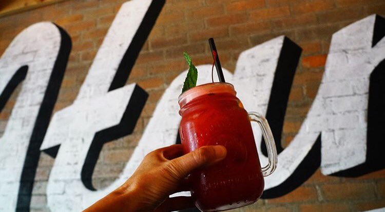pickyfork's tweet photo. RT @Atari_Ottawa: This one's for Mondays🍹🔝
Photo #repost from @nnori 
#atariottawa #eat #drink #play #food #ottawa https://t.co/W7fKQN1VtF