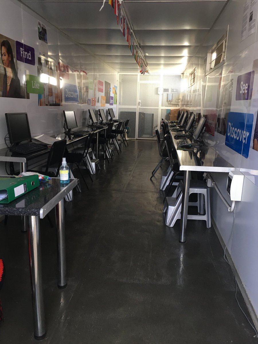 Helt solcelledrevne IT laboratorier for læring i Kengsington township. Viktig prosjekt av <a href="/SHAWCO_UCT/">SHAWCO</a> sponset av Dell.