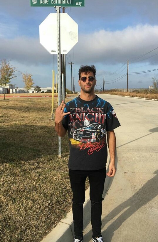 f1lockscreens's tweet photo. Daniel attending a NASCAR race (05/11) https://t.co/xMqdElWrJm