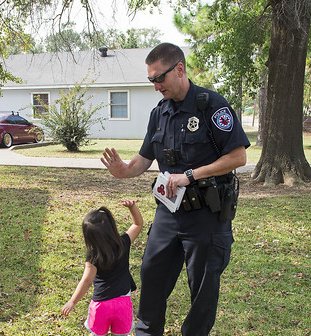 Tylerpaper's tweet photo. @TYLERPOLICEDEPT, Consulate of Mexico partner for inaugural community outreach program https://t.co/1TXeg758BM #inetx https://t.co/titvPnnk97