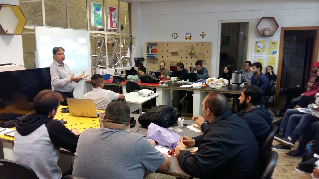 SiemensSW_BR's tweet image. A revenda #SmartPLM apresenta neste momento uma demo de #SolidEdge para os instrutores da Fab Lab | ITS BRASIL, da Prefeitura de São Paulo.