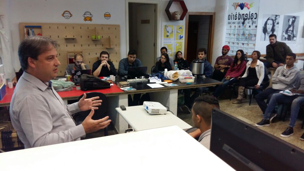 SiemensSW_BR's tweet image. A revenda #SmartPLM apresenta neste momento uma demo de #SolidEdge para os instrutores da Fab Lab | ITS BRASIL, da Prefeitura de São Paulo.